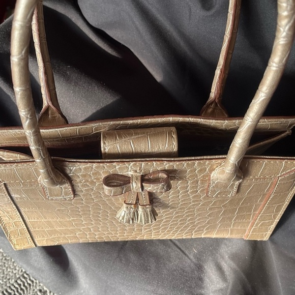 2/$30 Vintage Liz Claiborne Gold Faux Crocodile Leather Purse w/ Tassel Bow - Picture 2 of 7